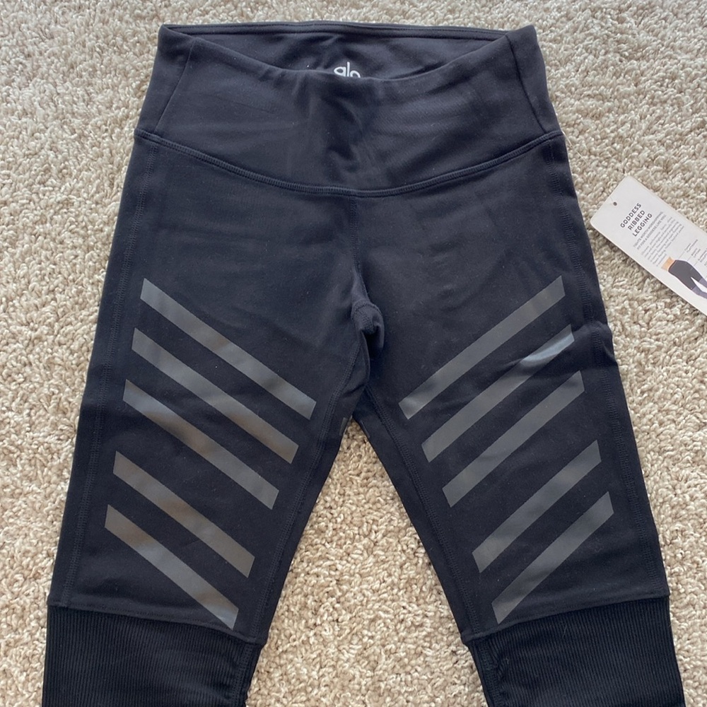 ALO Yoga Goddess Ribbed Leggings. Black with black lines. - Picture 4 of 7